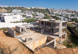 Luxurious 3+1 bedroom villa of contemporary architecture with heated pool and sea view located in Albufeira Marina