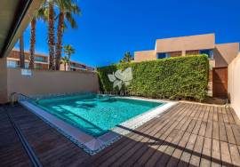 Modern 4 bedroom villas with pool and parking - near Albufeira.