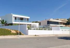 Contemporary 4 bedroom villa with rooftop, Albufeira Marina