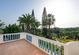 5 bedroom villa with large plot, Boliqueime