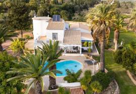 5 bedroom villa with large plot, Boliqueime