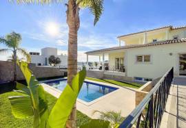 4 bedroom villa with pool, Albufeira Marina