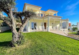 4 bedroom villa with pool, Albufeira Marina