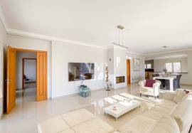 4 bedroom villa with pool, Albufeira Marina