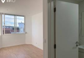 Excellent 3 bedroom apartment on Rua D. Filipa de Lencastre in Amadora