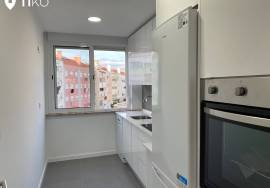 Excellent 3 bedroom apartment on Rua D. Filipa de Lencastre in Amadora