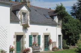 Luxury 13 bed Farmhouse Cottage and Converted barn For Sale in Leuhan Finistere Brittany