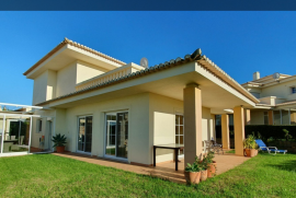 3 bedroom villa located in the Colina da Atalaia Condominium 3km from the center of Lagos