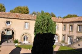 Beautiful High Quality Apartment In A 18th Century Winecave With Heated Pool And Restaurant/bar, In A Peaceful Setting.