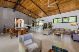 Villa Venado: Modern House & Guest House on a Serene 1.5 ha Plot, Just 10 Minutes from Huacas, Guanacaste!