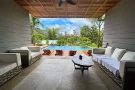 Villa Coco: Private Luxury Retreat with Dual Residences and Tropical Charm!