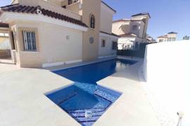 THREE BEDROOM VILLA WITH PRIVATE POOL AND SOLARIUM