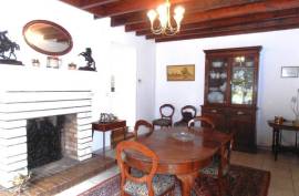 €164800 - Charming 5 Bedroomed Property With A Beautiful Mature Garden