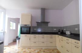 €164800 - Charming 5 Bedroomed Property With A Beautiful Mature Garden