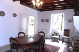 €164800 - Charming 5 Bedroomed Property With A Beautiful Mature Garden