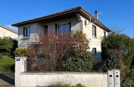 €186000 - Beautiful Detached House For Sale with Independent Accommodation in Ruffec