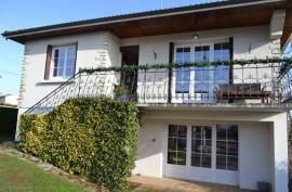 €186000 - Beautiful Detached House For Sale with Independent Accommodation in Ruffec