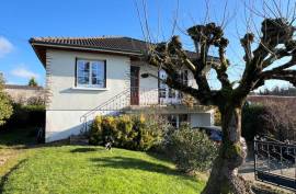 €186000 - Beautiful Detached House For Sale with Independent Accommodation in Ruffec