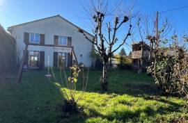 €265950 - Beautiful 7 Bedroom House near Mansle