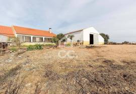 Single storey 4 bedroom villa with backyard | Póvoa de São Miguel (Moura)