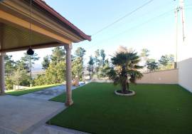 4 bedroom villa with surrounding land, garage for large with views of the city