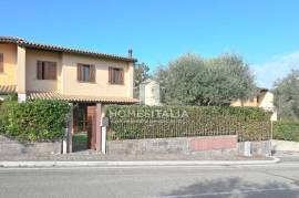 Modern end of terrace villa with garden