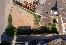 2 Contiguous urban plots of land with 641 m2 located in the historic center of Moncarapacho