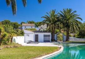 Renovated & extended 5 bedroom villa with Large pool, garage and amazing sea views, near Moncarapacho.