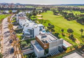 Contemporary 4-bedroom golf front villa, Vilamoura