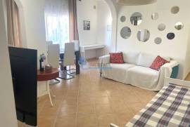 2 bedroom apartment with garage located in Quarteira, just a few meters from the beach