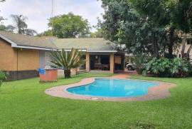 Stunning 4 Bed Farmhouse For Sale In Shere Pretoria South