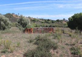 Farm with house to recover in São Marcos da Serra