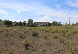 Farm with house to recover in São Marcos da Serra