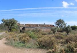 Farm with house to recover in São Marcos da Serra