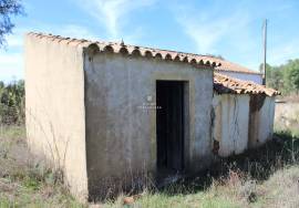 Farm with house to recover in São Marcos da Serra