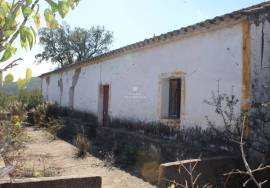 Farm with house to recover in São Marcos da Serra