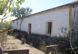 Farm with house to recover in São Marcos da Serra