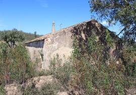 Farm with house to recover in São Marcos da Serra