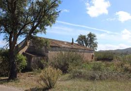 Farm with house to recover in São Marcos da Serra