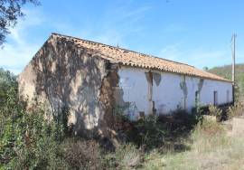 Farm with house to recover in São Marcos da Serra