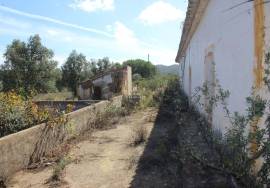 Farm with house to recover in São Marcos da Serra