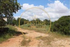 Land with 600 m2, located in Campina (Loulé)