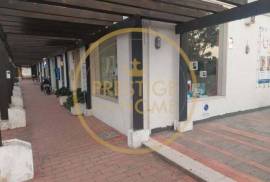 Shop with excellent location, just a few meters from the Vilamoura marina.