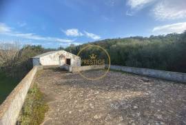 Beautiful mixed and flat land of 10699 m2, located on the edge of a river with a ruin of 124 m2, carrying ancient charm, consisting of 4 rooms, along with annexes and a well.