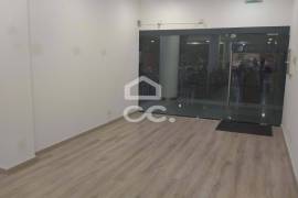 To rent store with 76m2 of area on the first floor of the Atrium Shopping Center.