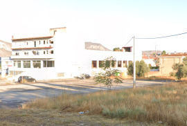 Complete building for sale in Petrer.