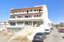 Complete building for sale in Petrer.