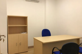 Furnished office in strategic location.