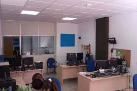 Furnished office in strategic location.