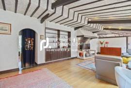 426 m2 Prime Lisbon Building For Sale Currently 2 Large 3 Bed Apartments